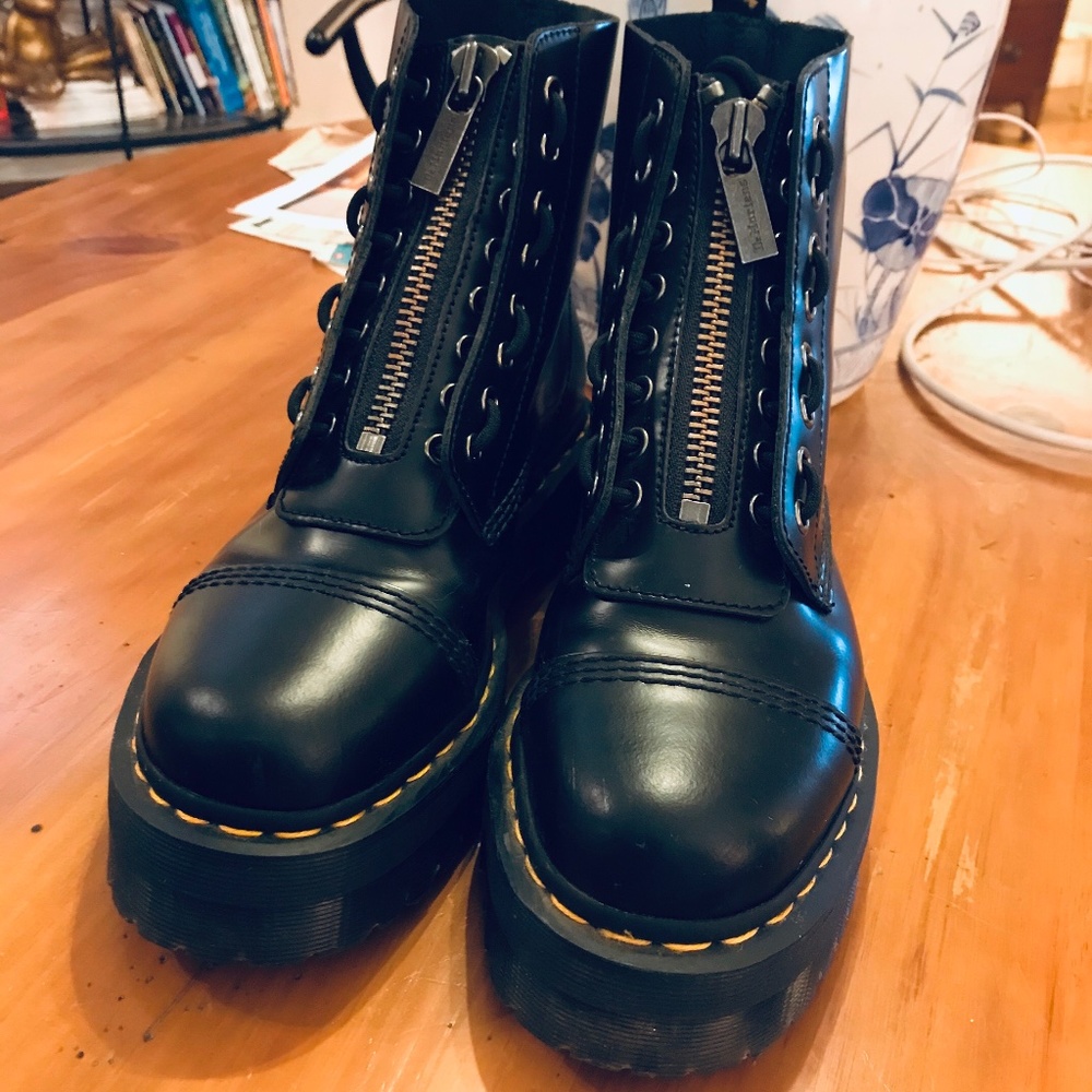 Dr. Martens Sinclair black platform